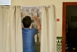 cerca de 369 000 andaluces podran votar por primera vez en elecciones autonomicas
