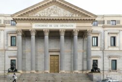 el congreso vota si reforma su reglamento para facilitar la creacion de grupos parlamentarios tras las generales