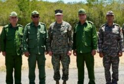 altos mandos militares de eeuu y cuba se reunen en un inusual encuentro en guantanamo