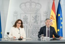 el barco mv hondius arribara en tres dias en canarias y los 14 espanoles seran examinados en madrid