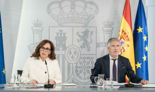 el barco mv hondius arribara en tres dias en canarias y los 14 espanoles seran examinados en madrid