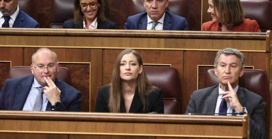 el pp critica a sumar por proteger a sanchez tras imputacion a zapatero no le sacan de la moqueta ni con agua hirvierndo