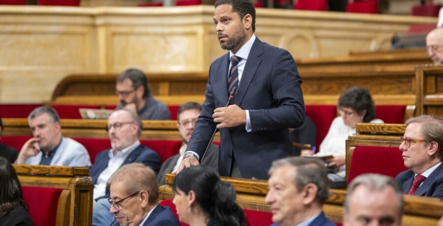 el parlament de catalunya rechaza el principio de prioridad nacional de vox y pp