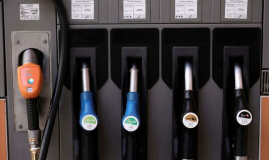 la inflacion se modero en abril al 32 por la bajada de la luz y pese al alza de las gasolinas
