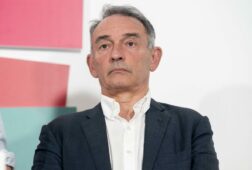 izquierda unida cree que la formula de rufian no tiene proyecto de pais y alerta contra los egos desmesurados