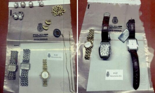 la policia incauto relojes collares pulseras y joyas de la caja fuerte en el registro del despacho de zapatero