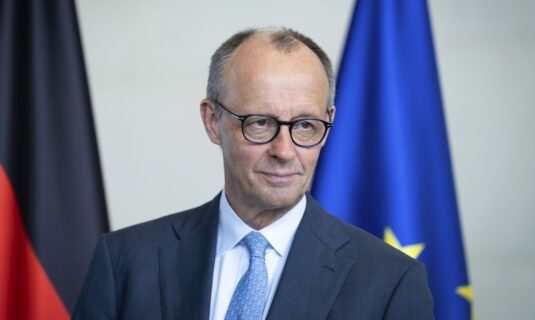el canciller aleman friedrich merz rechaza la emision de deuda conjunta de la ue