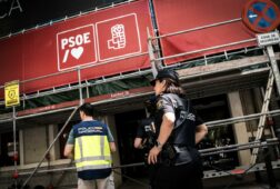 el psoe niega haber ordenado las conductas delictivas que apunta el juez y asegura que colaboro con la uco en ferraz
