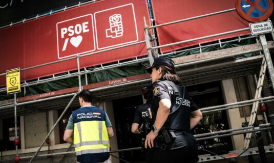 el psoe niega haber ordenado las conductas delictivas que apunta el juez y asegura que colaboro con la uco en ferraz