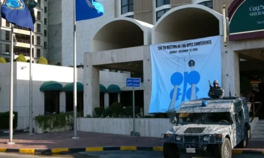 opep aumenta en 188 000 barriles diarios su oferta a partir de junio en su primera reunion tras la salida de eau