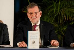 rajoy aconseja a europa tener una buena relacion con eeuu y separa el mundo entre democracias y dictaduras