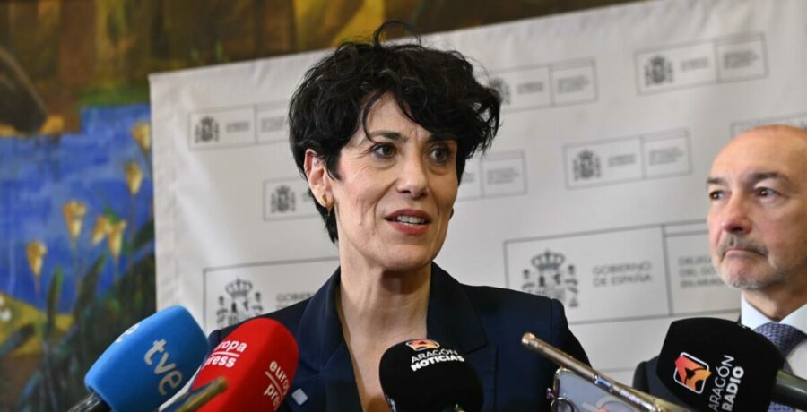 el gobierno afirma que la regularizacion va segun lo previsto y niega que haya caos
