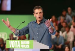 sanchez subraya que no ve a los vendepatrias de pp y vox criticar el viaje de trump a china si voy yo es malo