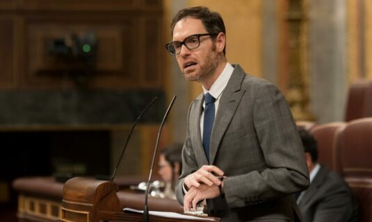 el pp defiende su ley antiokupas entre acusaciones de la izquierda de legislar para bancos y fondos buitre