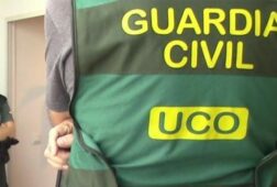 la uco acude a la sede de la guardia civillos y requiere los expedientes contra agentes que investigan al psoe
