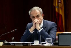 el juez imputa a zapatero por el caso plus ultra y la policia registra su despacho y la empresa de sus hijas