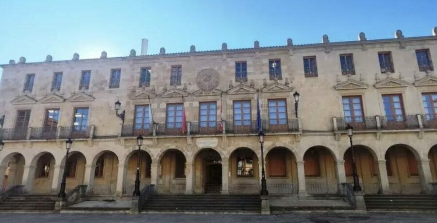 la guardia civil registra el ayuntamiento de soria por una investigacion judicial sobre el area de comercio