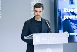 bustinduy pide al psoe asuncion de responsabilidades por el caso leire diez y evita valorar la crisis en sumar