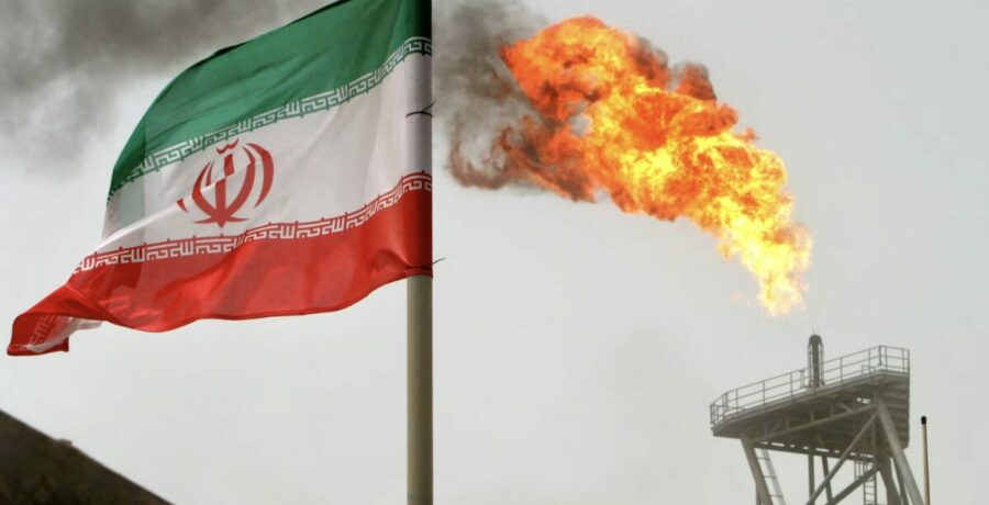 el petroleo cae a los 77 dolares mientras avanzan las negociaciones y suavizan las sanciones al crudo irani