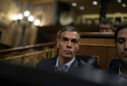 el pp cree que la imputacion de sanchez puede llegar y necesita resortes del estado como el aforamiento