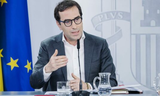 el gobierno mejora al 26 el crecimiento del pib para 2026 y eleva una decima al 22 la de 2027