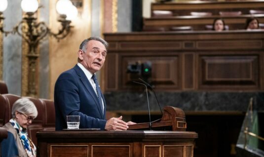 enrique santiago acusa al pp de ser tramposo y antisistema por bloquear medio ano la renovacion del constitucional