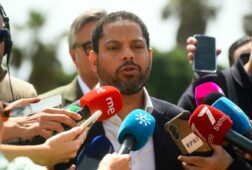 vox apela a la discrecion y prudencia en las negociaciones con el pp y no aclara si pedira estar en la junta