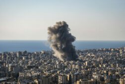 iran amenaza con romper negociaciones con eeuu tras el ataque israeli contra beirut