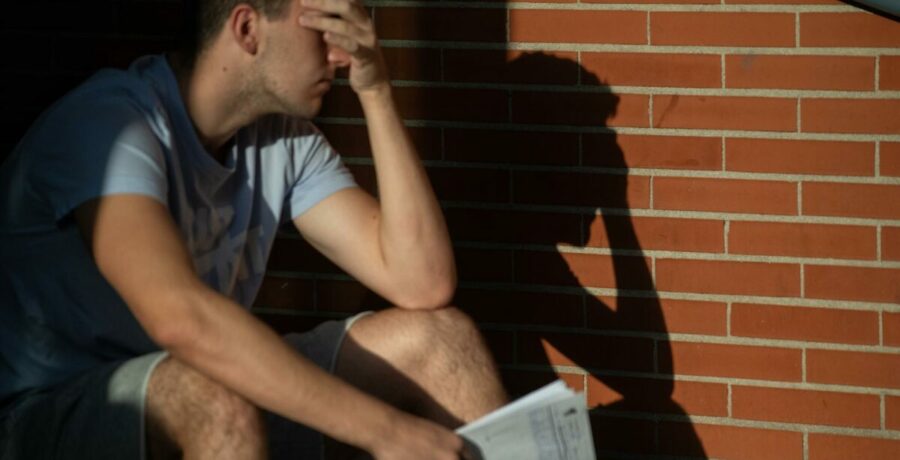 el 42 de jovenes afectados por la crisis de vivienda percibe su salud mental como regular o mala segun un estudio