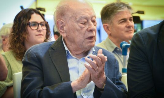 pujol afirma que ha servido con errores y aciertos a cataluna que continua valiendo la pena