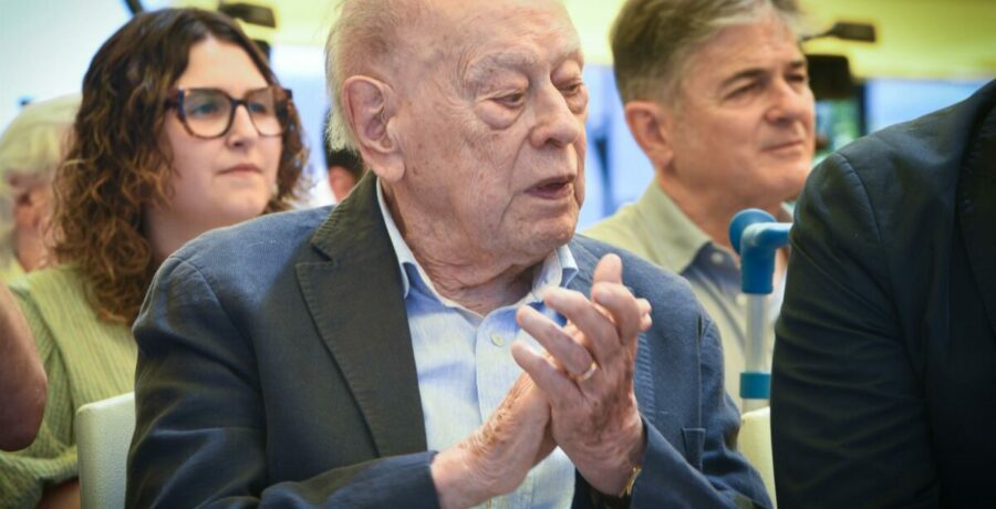 pujol afirma que ha servido con errores y aciertos a cataluna que continua valiendo la pena
