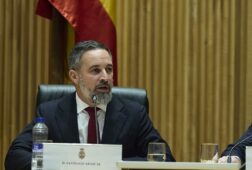 abascal se congratula por el acuerdo de gobierno de pp y vox y destaca que incluye la prioridad nacional