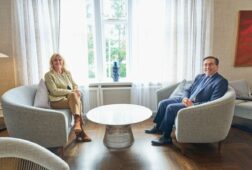 albares confirma la apertura de una nueva embajada en islandia cuando lo permita el presupuesto