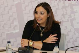 la alcaldesa de palencia no entiende que el comite federal del psoe se resista a ver que el rey va desnudo