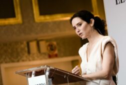 ayuso cree que las agendas de leire diez para perseguir a jueces y adversarios pasaran a los libros de historia