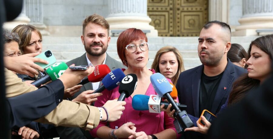 compromis esperara a escuchar a sanchez para medir su apoyo al gobierno pero le urge adoptar medidas anticorrupcion