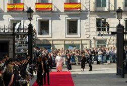 leon xiv llega al congreso donde le reciben los maximos representantes de los tres poderes del estado