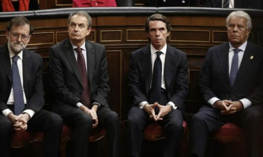 sumar propone retirar beneficios publicos a expresidentes con actividades privadas