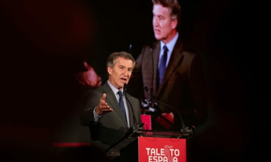 feijoo situa la corrupcion como enemigo letal del talento y promete recuperarlo para la gestion publica si gobierna
