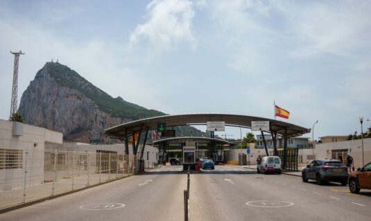 hacienda saca a gibraltar de la lista de paraisos fiscales e incorpora a rusia