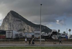 espana llama a reino unido a abordar la descolonizacion de gibraltar una remora contraria al derecho internacional