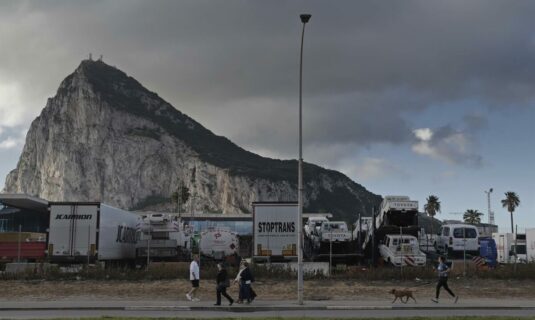 espana llama a reino unido a abordar la descolonizacion de gibraltar una remora contraria al derecho internacional