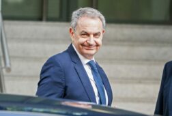 el juez imputa a las hijas de zapatero y a su secretaria en el caso plus ultra