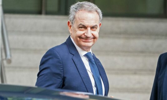 el juez imputa a las hijas de zapatero y a su secretaria en el caso plus ultra
