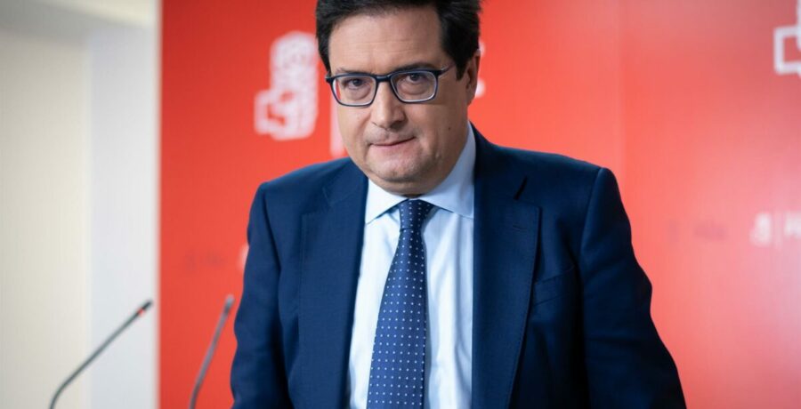 lopez avisa a quienes intentan desde fuera presionar que el psoe quiere seguir gobernando mas alla de 2027
