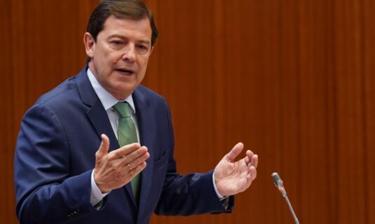 pp y vox sellan la investidura de manueco con la prioridad nacional como eje