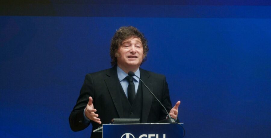 milei presenta en madrid su modelo de buena politica frente a quienes tienen manos porosas o roban joyas