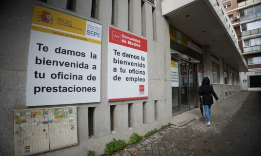 el paro cae y marca su menor nivel en mayo en 19 anos con 232 millones
