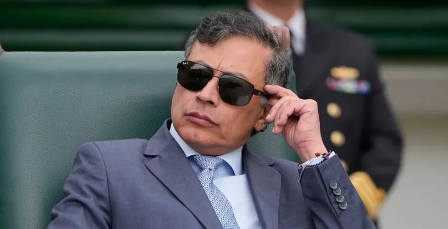 petro suspendido de forma provisional como presidente hasta despues de las elecciones