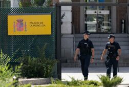 la policia nacional rechaza las afirmaciones de peinado sobre sus agentes y defiende su honor integridad y prestigio